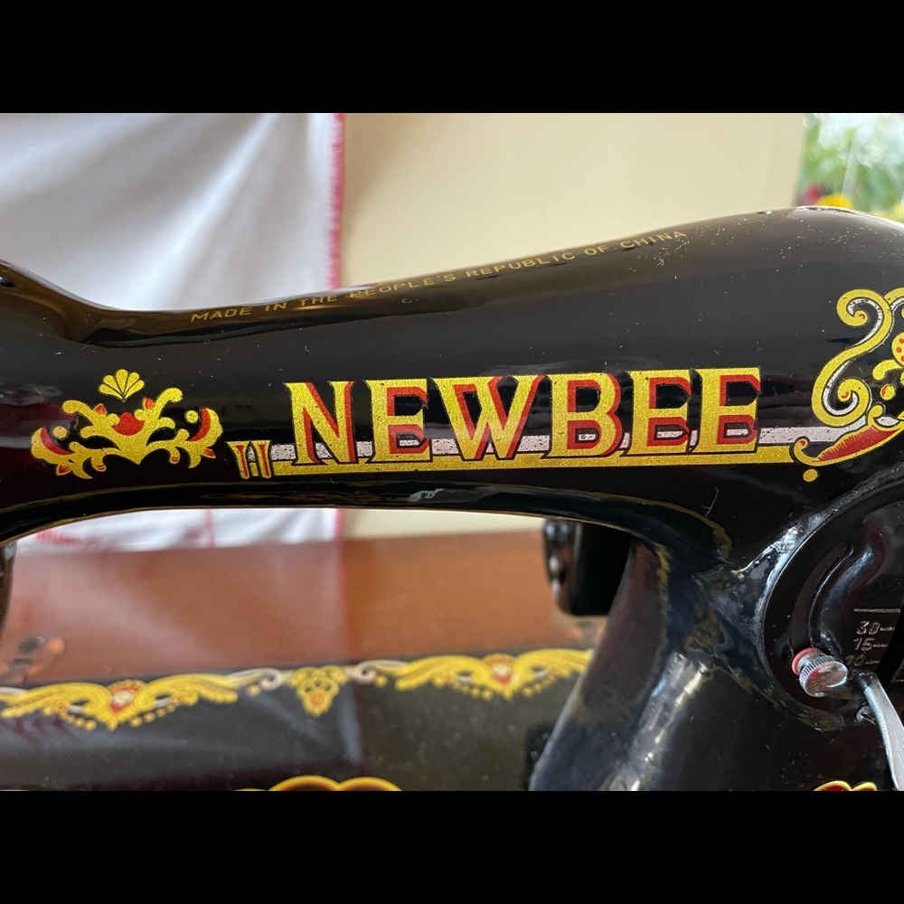 Sewing Machine - Picture 5 of 11